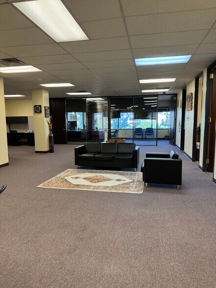 More Photos Of 1303 W Walnut Hill Ln, Irving Office For Lease