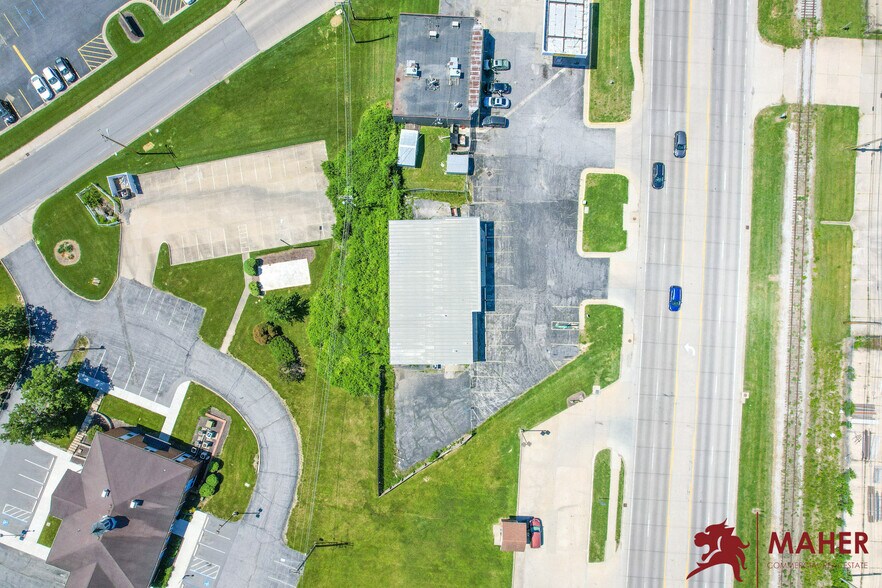 More Photos Of 2108 Paris Rd, Columbia General Retail For Lease