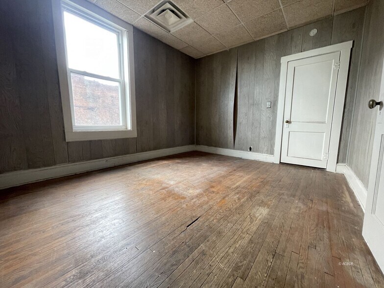 More Photos Of 116 W Main St, Pomeroy Flex For Sale