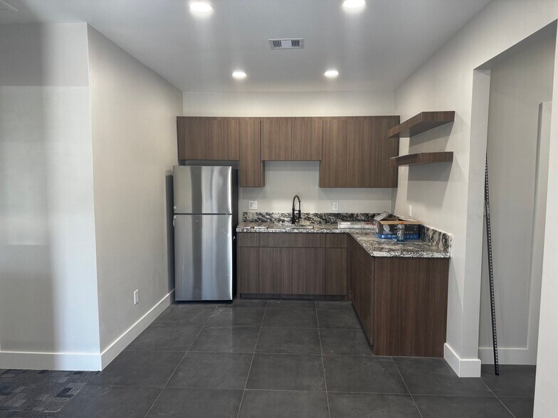 More Photos Of 2533 Roy Rd, Pearland Office For Lease