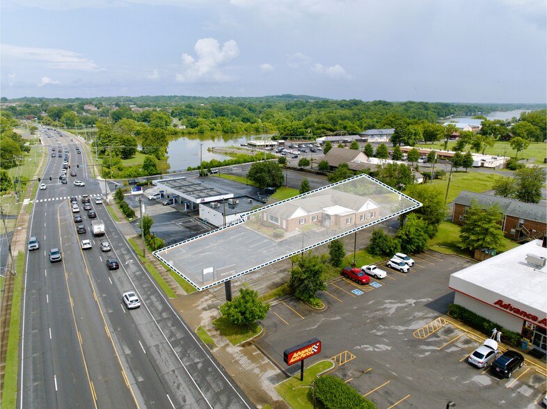 More Photos Of 177 W Main St, Hendersonville Land For Lease