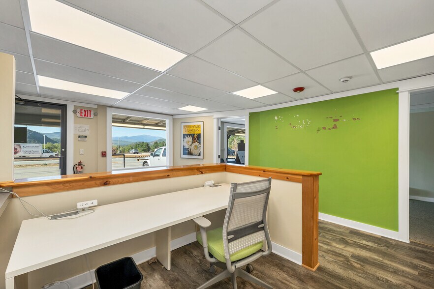 More Photos Of 3631 White Mountain Hwy, North Conway Office For Lease
