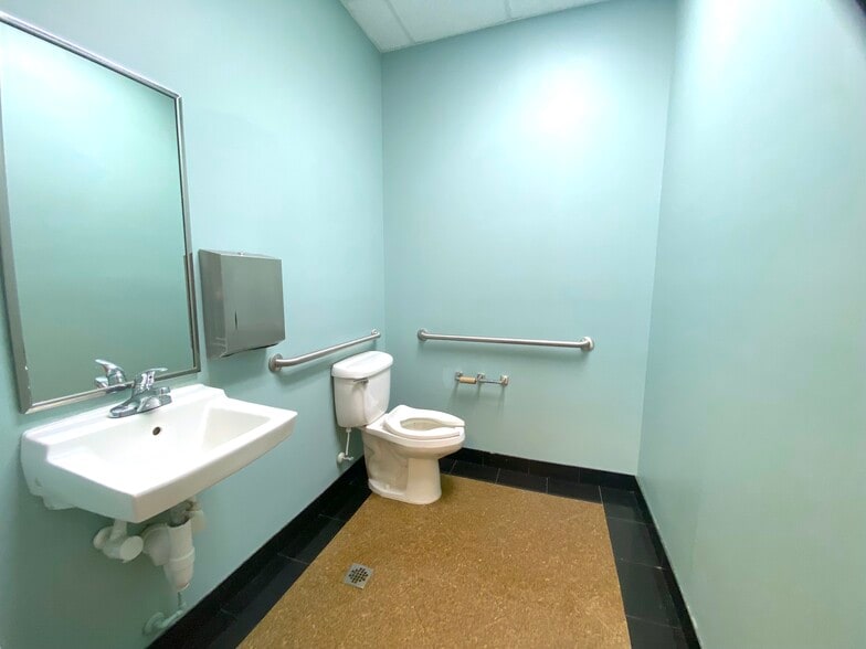 More Photos Of 910 Williston Park Pt, Lake Mary Medical For Sale
