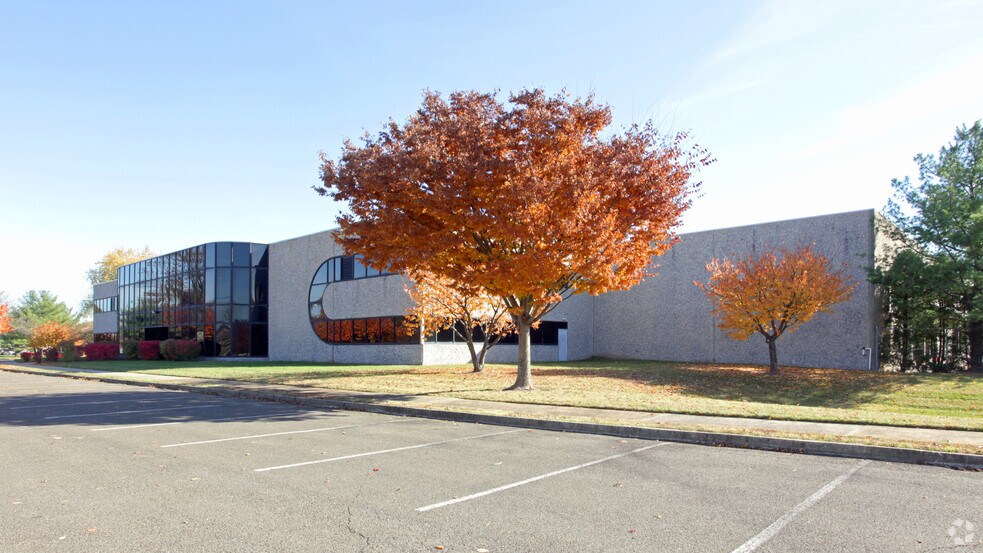 More Photos Of 1 Heller Park Ln, Somerset Unknown For Lease