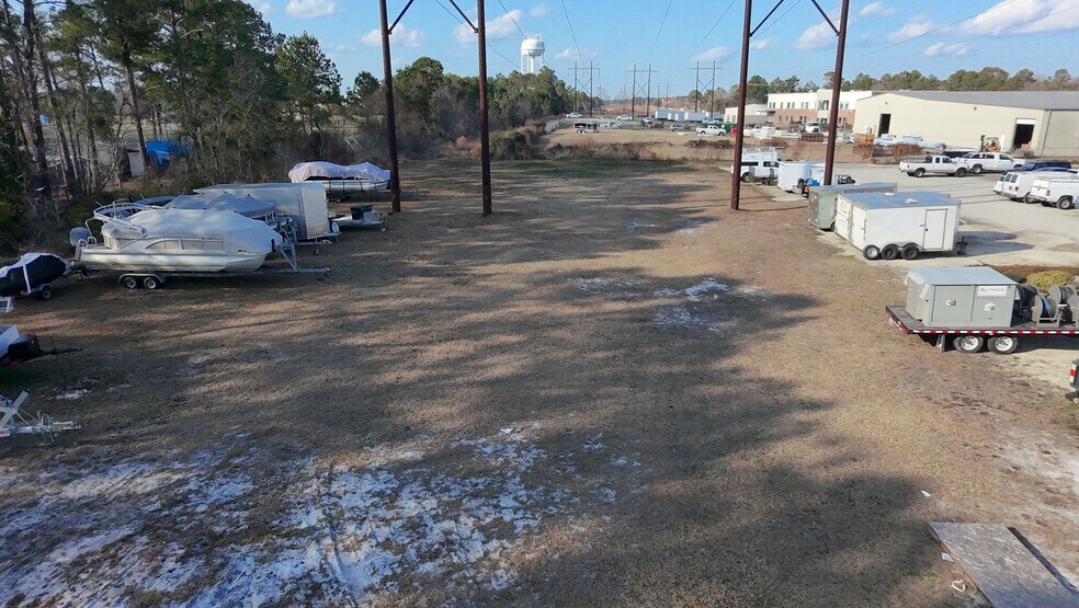 More Photos Of 2011 Corporate Dr, Wilmington Showroom For Lease