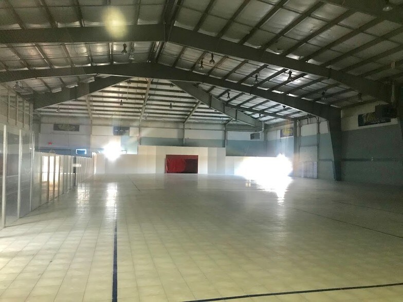 More Photos Of 10850 W Laraway Rd, Frankfort General Retail For Lease