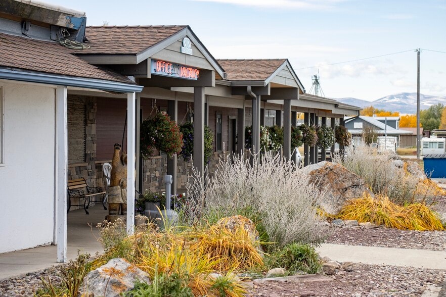 More Photos Of 202 W Main St, White Sulphur Springs Hotel For Sale