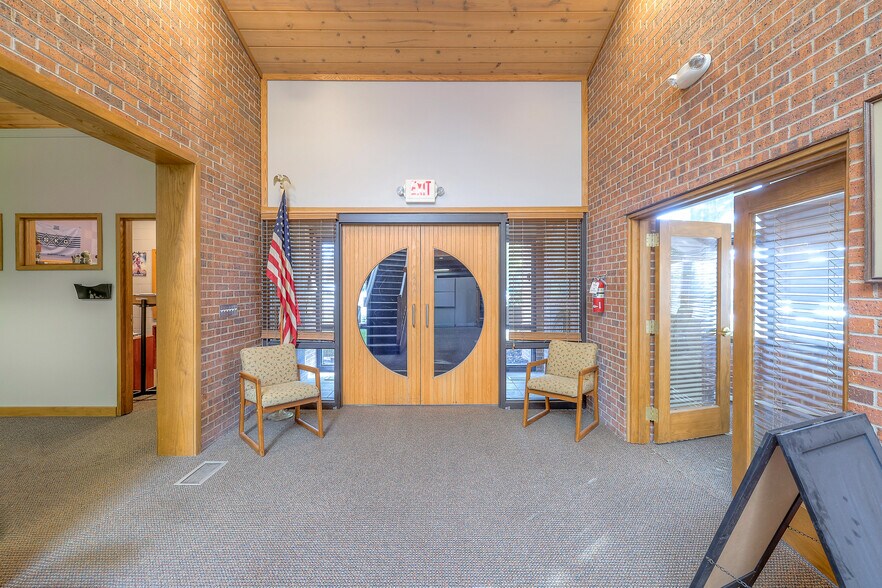 More Photos Of 8880 Ballentine St, Overland Park Office For Sale