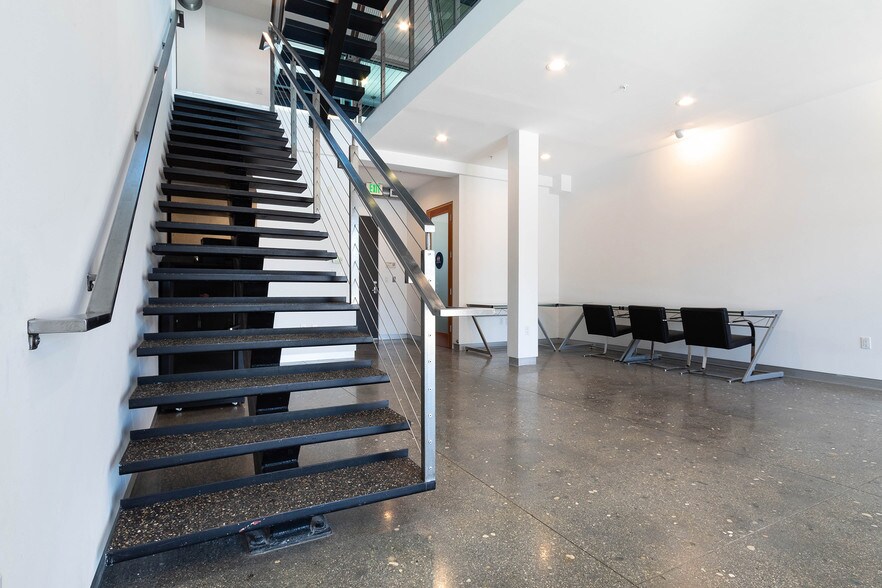 More Photos Of 215-237 California St, El Segundo Loft Creative Space For Lease