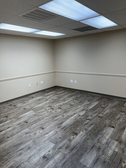 More Photos Of 5525 S Sherwood Forest, Baton Rouge Office For Lease