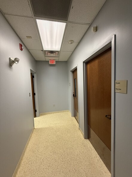 More Photos Of 305 River Dr, LaFollette Medical For Sale