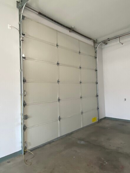 More Photos Of 360 S Adkins Way, Meridian Showroom For Lease