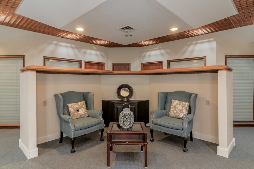 More Photos Of 8075 E Morgan Trl, Scottsdale Medical For Lease