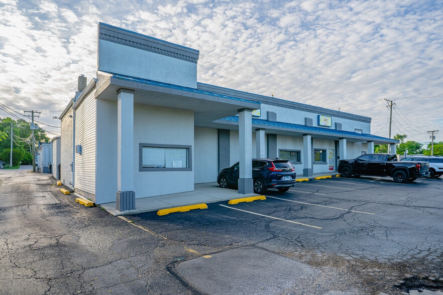 More Photos Of 800 Theodore, Crest Hill Convenience Store For Sale