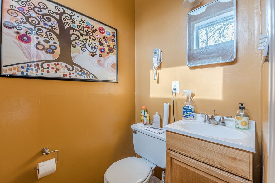 More Photos Of 614 King Arnold St, Hapeville Storefront Retail Office For Sale