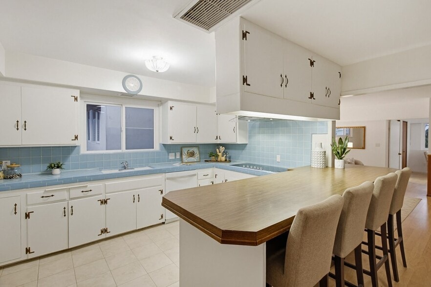 More Photos Of 829 Avalon Ct, San Diego Apartments For Sale