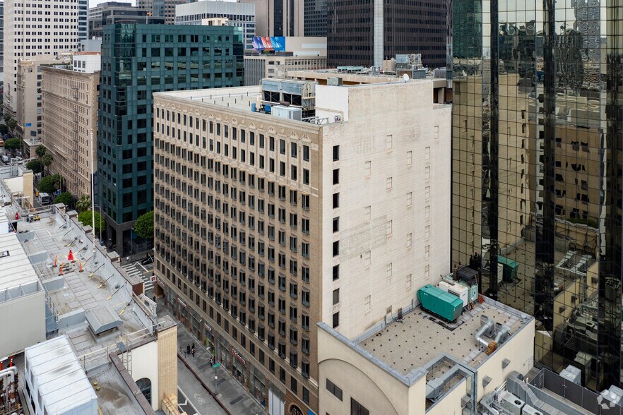 More Photos Of 617 W 7th St, Los Angeles Office For Lease