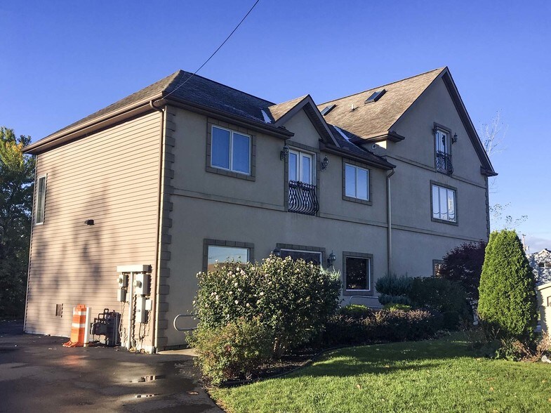 More Photos Of 8035 Greiner Rd, Williamsville Storefront Retail Office For Sale