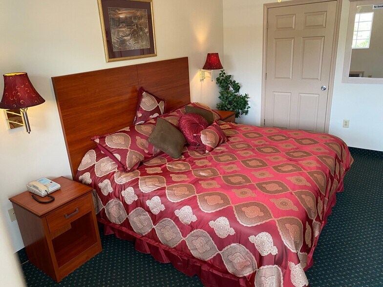 More Photos Of 2009 W Reelfoot Ave, Union City Hotel For Sale