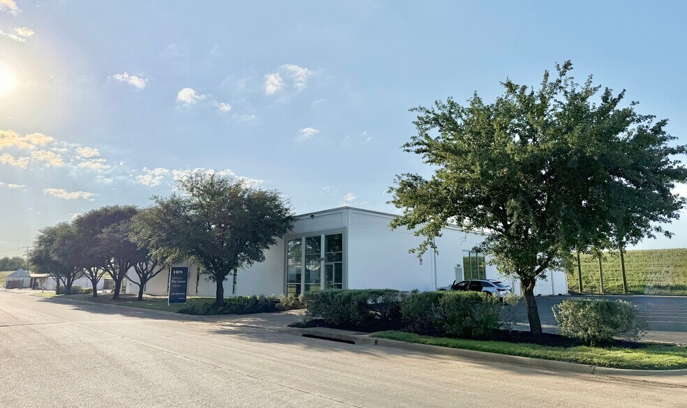 More Photos Of 2816 Shamrock Ave, Fort Worth Loft Creative Space For Lease