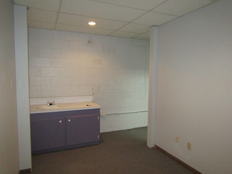 More Photos Of 501 S Lewis St, New Iberia Office For Sale