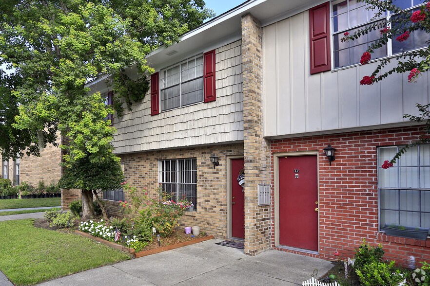 Primary Photo Of 1721 Ashley Hall Rd, Charleston Apartments For Sale