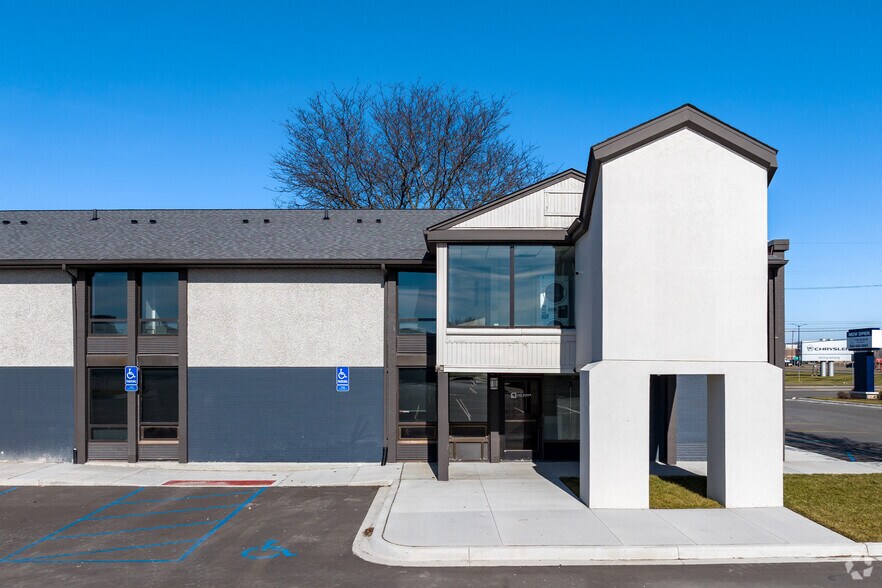 More Photos Of 34911 Van Dyke Ave, Sterling Heights Apartments For Lease