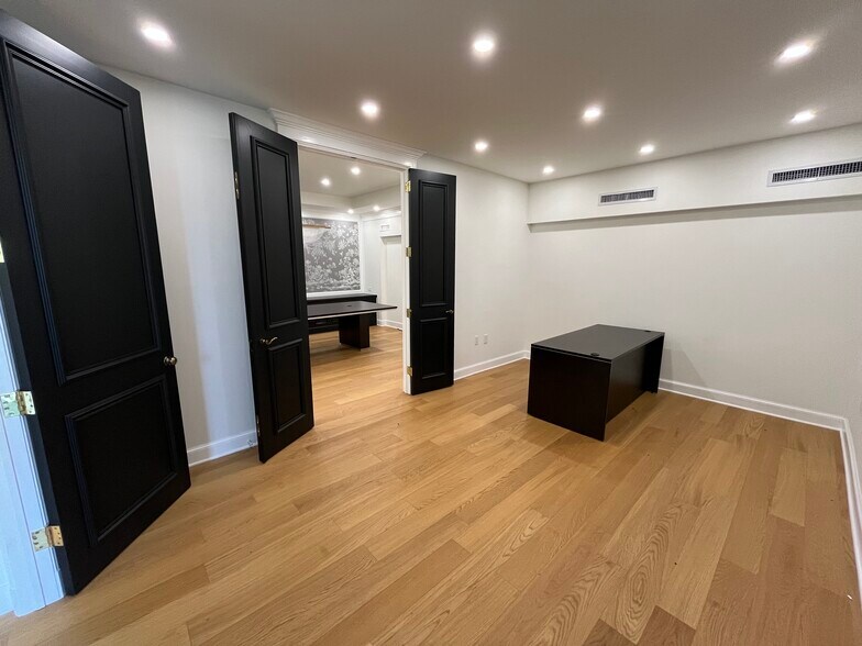 More Photos Of 1042 NW 69th St, Oklahoma City Manufacturing For Lease