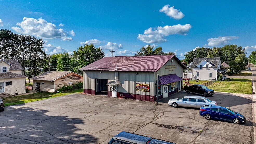 More Photos Of 1417 Martin Rd, Bloomer Auto Repair For Sale