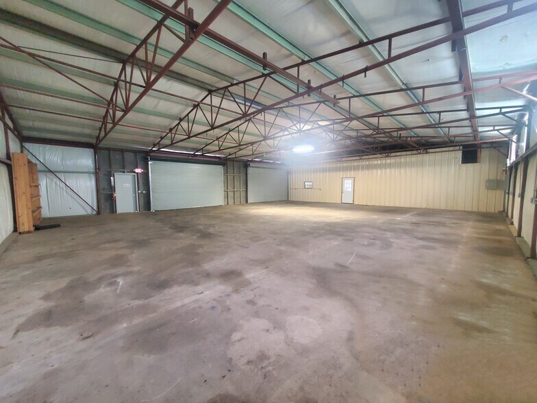 More Photos Of 11130 N Highway 75, Willis Light Distribution For Sale