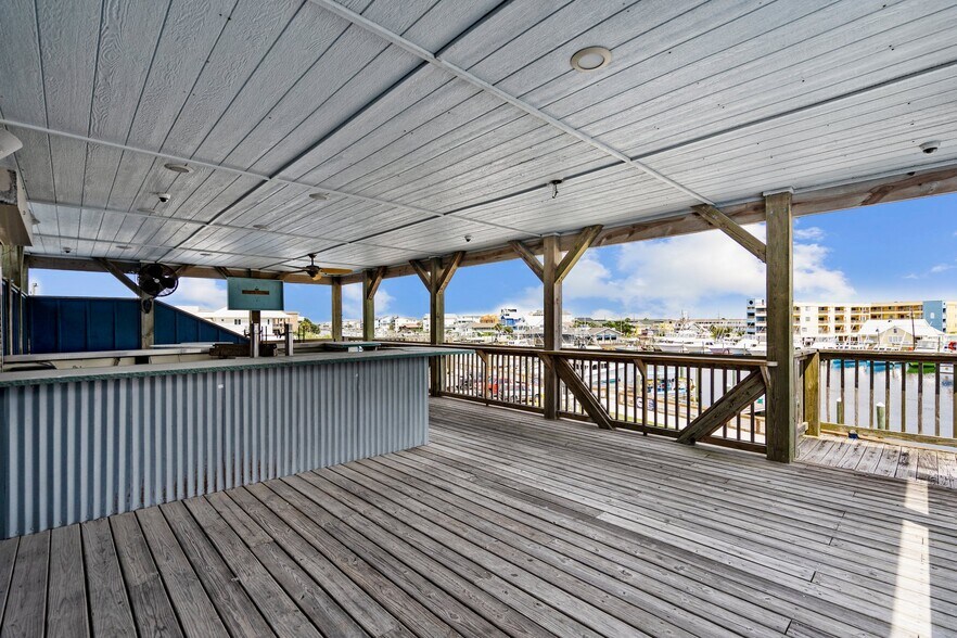 More Photos Of 300 N Lake Park Blvd, Carolina Beach Restaurant For Lease