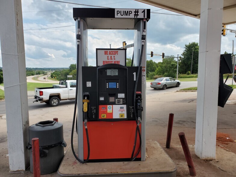 More Photos Of 1424 E Noble Ave, Guthrie Convenience Store For Sale