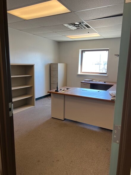 More Photos Of 12005 40,000 - 163,800 sf Available - Warren MI, Warren Distribution For Lease