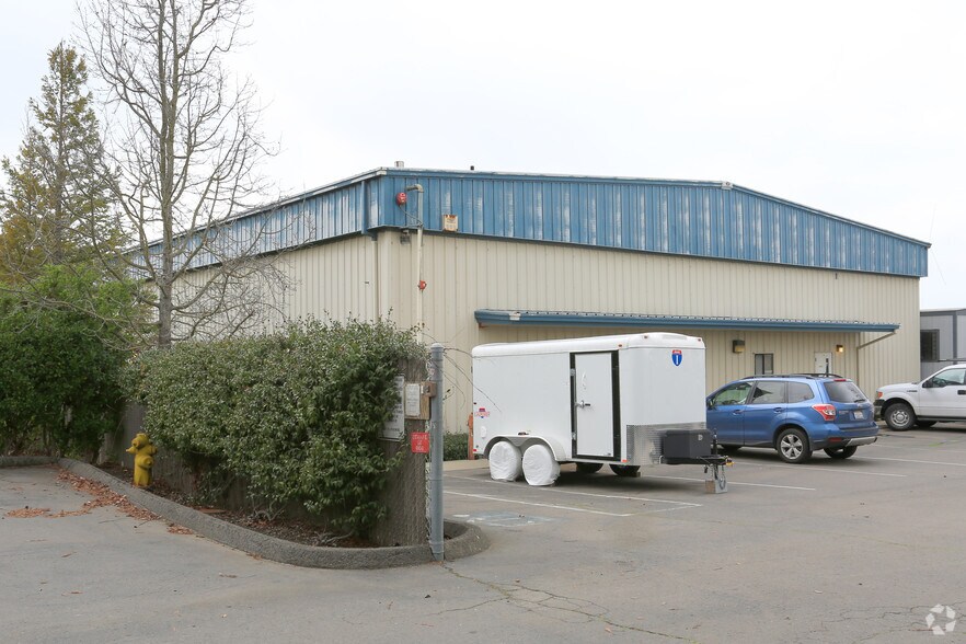 More Photos Of 160 Klamath Ct, American Canyon Manufacturing For Sale