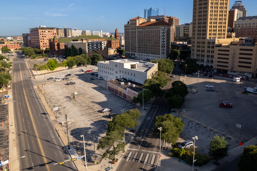 More Photos Of 425-427 S Saint Marys St, San Antonio Storefront Retail Office For Sale