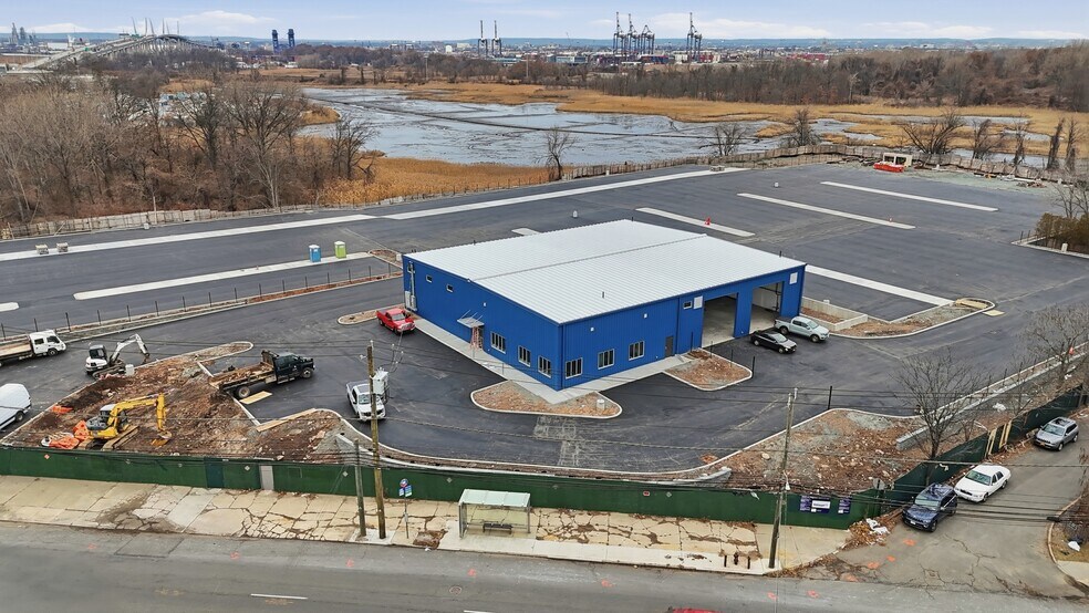 More Photos Of 2577 Forest Ave, Staten Island Truck Terminal For Lease