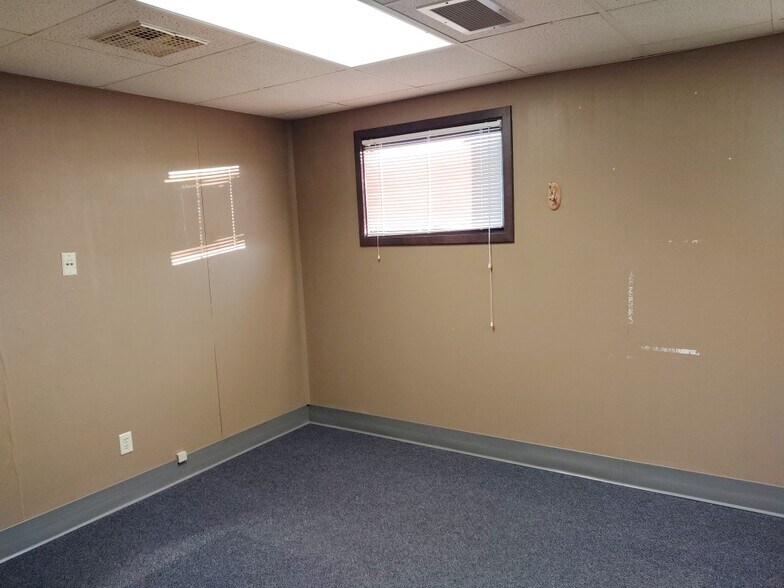 More Photos Of 5727 Strathmoor Dr, Rockford Medical For Sale
