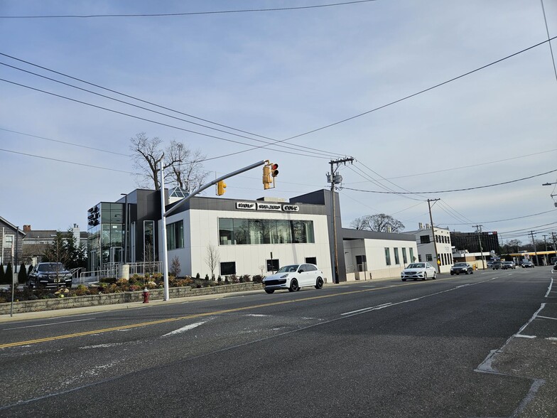 More Photos Of 102 Mineola Ave, Roslyn Heights Storefront Retail Office For Lease