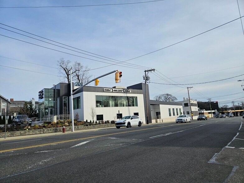 More Photos Of 96-104 Mineola Ave, Roslyn Heights Storefront Retail Office For Lease