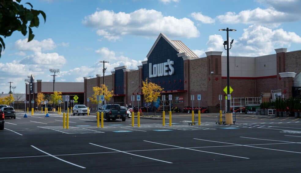 More Photos Of 5301-5399 Genesee Rd, Camillus Unknown For Lease