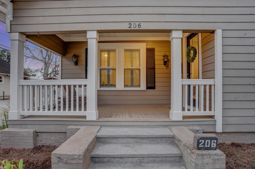 More Photos Of 206 Brooks St, Sugar Land Office Residential For Sale