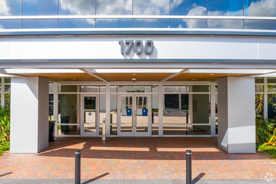 More Photos Of 1700 N University Dr, Plantation Office For Lease