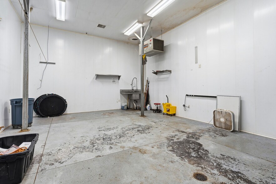 More Photos Of 22900 W Skelly Rd, Haskell Light Manufacturing For Sale