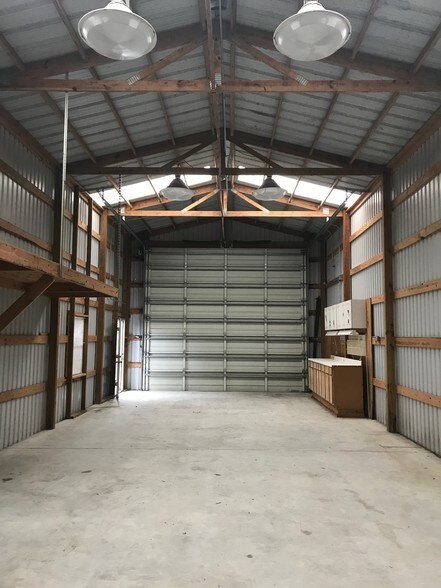 More Photos Of 1115 Chateau Woods Parkway Dr, Conroe Light Manufacturing For Lease