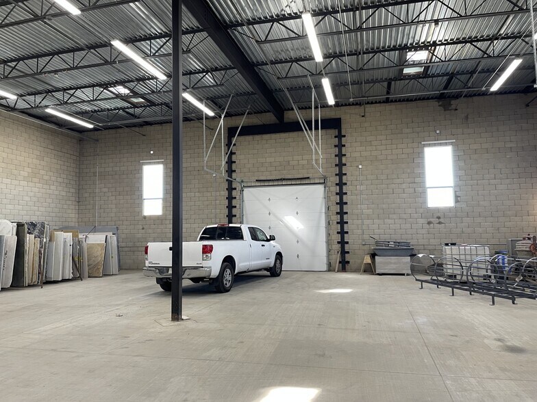 More Photos Of 610 E Avenue L, Lancaster Warehouse For Lease