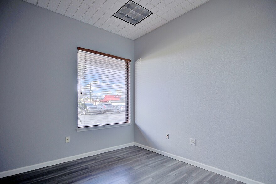 More Photos Of 2153 US Highway 27 S, Sebring Office For Sale