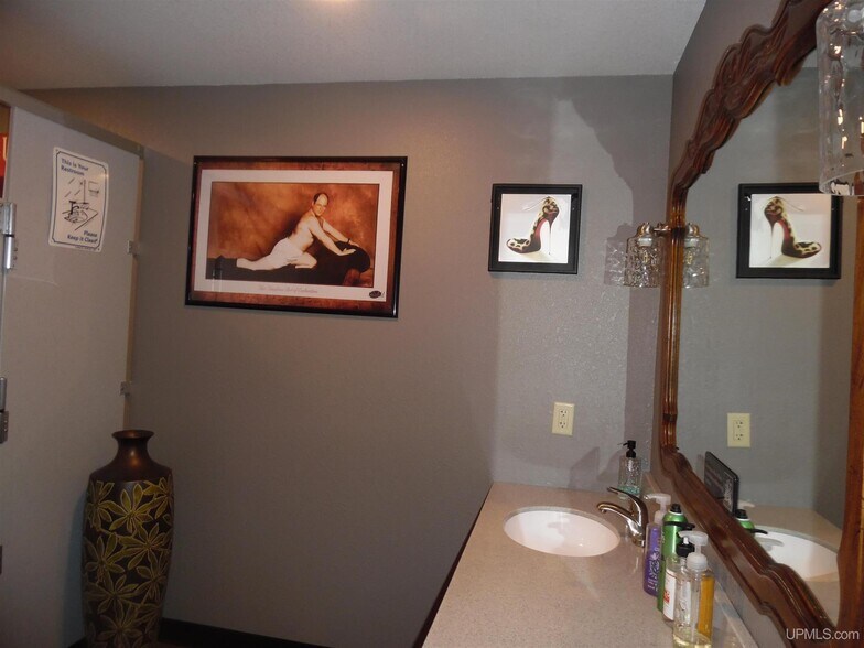 More Photos Of 31 Trimountain Ave, South Range Bar For Sale