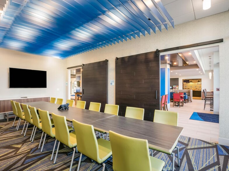 More Photos Of 10573 Brightman Blvd, Jacksonville Hotel For Sale