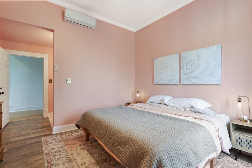 More Photos Of 4 Depot st, Elgin Hotel For Sale