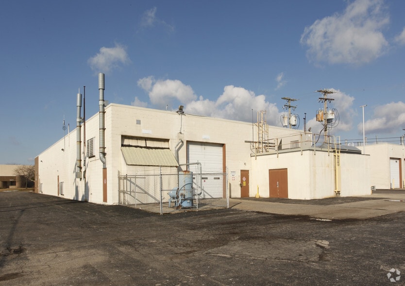 More Photos Of 1826 Northwood Dr, Troy Manufacturing For Sale